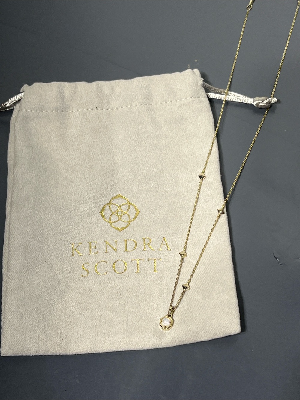 Kendra Scott - Nola Pendant Necklace